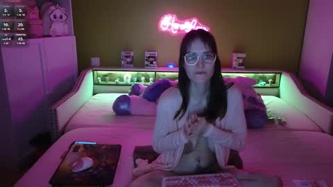 Snapshot of heraluna_ chatting on 02/14/25, 11:09 HeraLuna online show from 02/14/25, 11:09