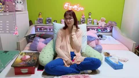 Snapshot of heraluna_ chatting on 03/23/26, 09:30 HeraLuna online show from 03/23/26, 09:30