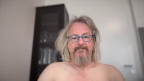 Snapshot of herbiebaby chatting on 12/17/24, 10:34 herbiebaby online show from 12/17/24, 10:34