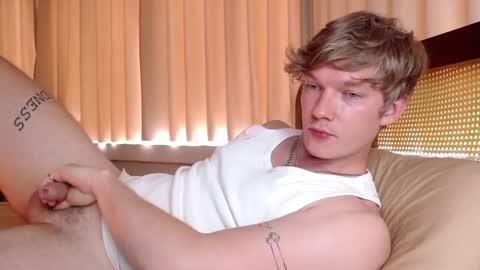 Snapshot of hercules__ chatting on 12/13/24, 04:43 Gregblonde Alextattoo online show from 12/13/24, 04:43