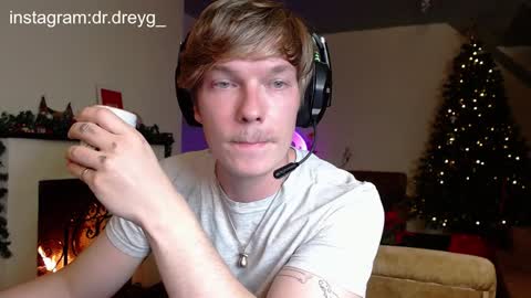 Snapshot of hercules__ chatting on 01/10/25, 02:55 Gregblonde Alextattoo online show from 01/10/25, 02:55