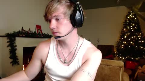 Snapshot of hercules__ chatting on 01/13/25, 03:36 Gregblonde Alextattoo online show from 01/13/25, 03:36