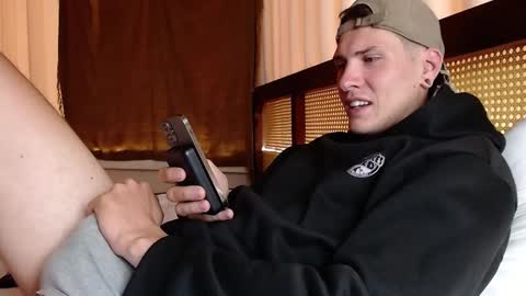 Snapshot of hercules__ chatting on 02/22/25, 01:00 Gregblonde Alextattoo online show from 02/22/25, 01:00