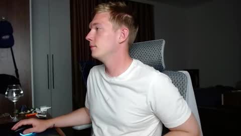 Snapshot of hercules__ chatting on 09/16/25, 01:45 Gregblonde Alextattoo online show from 09/16/25, 01:45