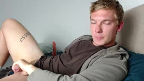 Snapshot of hercules__ chatting on 10/28/25, 01:47 Gregblonde Alextattoo online show from 10/28/25, 01:47