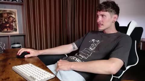 Snapshot of hercules__ chatting on 10/29/25, 01:52 Gregblonde Alextattoo online show from 10/29/25, 01:52