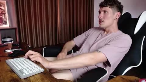 Snapshot of hercules__ chatting on 10/30/25, 02:46 Gregblonde Alextattoo online show from 10/30/25, 02:46