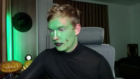 Snapshot of hercules__ chatting on 10/31/25, 06:09 Gregblonde Alextattoo online show from 10/31/25, 06:09