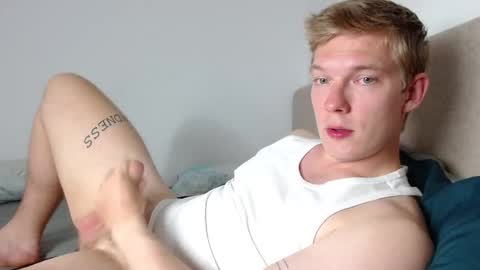 Snapshot of hercules__ chatting on 11/01/25, 06:15 Gregblonde Alextattoo online show from 11/01/25, 06:15