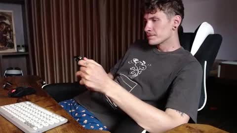 Snapshot of hercules__ chatting on 11/06/25, 01:28 Gregblonde Alextattoo online show from 11/06/25, 01:28