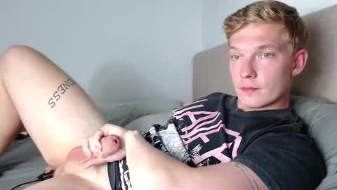 Snapshot of hercules__ chatting on 11/19/25, 01:44 Gregblonde Alextattoo online show from 11/19/25, 01:44