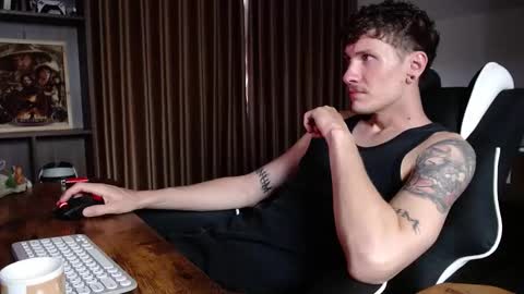 Snapshot of hercules__ chatting on 11/22/25, 01:26 Gregblonde Alextattoo online show from 11/22/25, 01:26