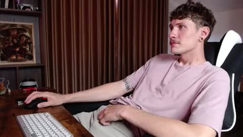 Snapshot of hercules__ chatting on 11/24/25, 01:27 Gregblonde Alextattoo online show from 11/24/25, 01:27