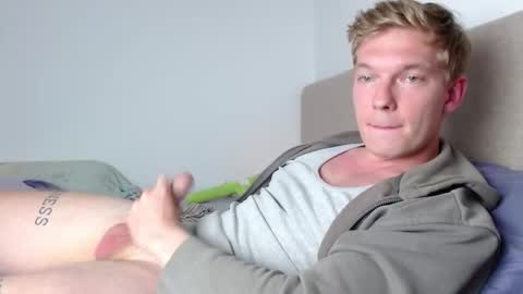 Snapshot of hercules__ chatting on 12/04/25, 02:59 Gregblonde Alextattoo online show from 12/04/25, 02:59