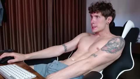 Snapshot of hercules__ chatting on 03/22/26, 02:04 Gregblonde Alextattoo online show from 03/22/26, 02:04