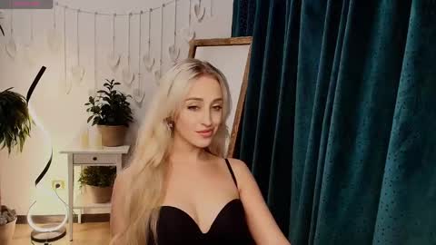 Snapshot of here_wego_again_ chatting on 05/14/26, 02:29 Elise online show from 05/14/26, 02:29