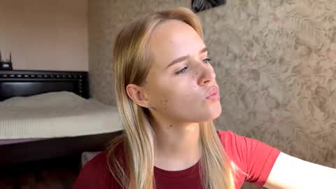 Snapshot of hermiladziekan chatting on 09/10/25, 08:03 Sylvia online show from 09/10/25, 08:03