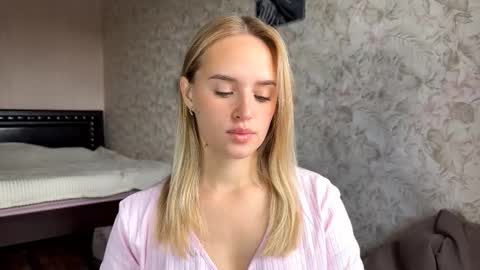 Snapshot of hermiladziekan chatting on 09/12/25, 08:14 Sylvia online show from 09/12/25, 08:14