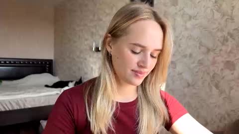 Snapshot of hermiladziekan chatting on 09/15/25, 08:03 Sylvia online show from 09/15/25, 08:03