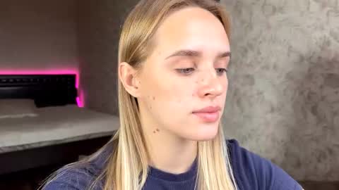 Snapshot of hermiladziekan chatting on 10/21/25, 07:53 Sylvia online show from 10/21/25, 07:53