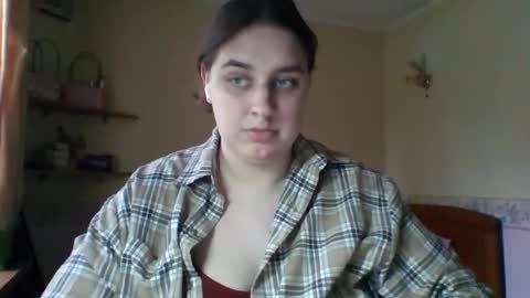 hess_luna_ online show from 11/12/25, 10:04