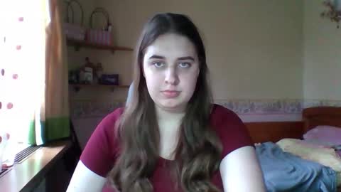 hess_luna_ online show from 11/19/25, 09:09