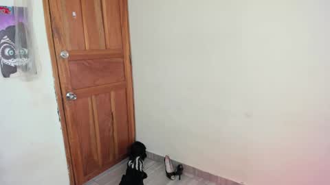 hesttia_ online show from 12/14/25, 08:57