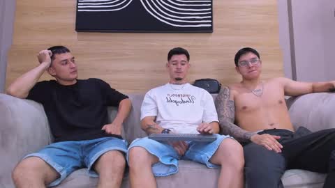 heteros men online show from 04/18/26, 01:09