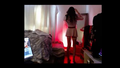 Snapshot of hevin69 chatting on 01/18/26, 06:12 hevin69 online show from 01/18/26, 06:12