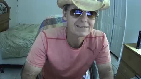 hewes1 online show from 01/19/25, 03:32