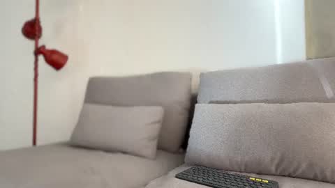 Snapshot of hey_cesard chatting on 06/12/26, 12:04 hey_cesard online show from 06/12/26, 12:04