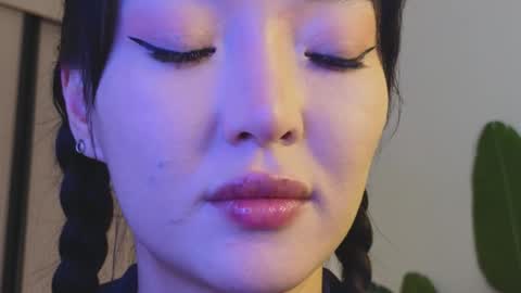 Snapshot of hey_herbal chatting on 12/03/24, 05:55 Audrey online show from 12/03/24, 05:55