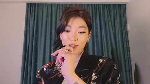 Snapshot of hey_herbal chatting on 03/08/25, 05:33 Audrey online show from 03/08/25, 05:33