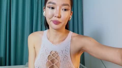 Snapshot of hey_herbal chatting on 09/29/25, 03:06 Audrey online show from 09/29/25, 03:06