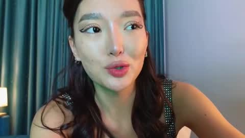 Snapshot of hey_herbal chatting on 10/18/25, 01:56 Audrey online show from 10/18/25, 01:56