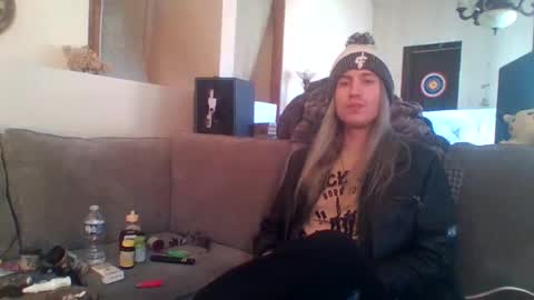 Snapshot of hey_mikky chatting on 10/27/25, 06:01 hey_mikky online show from 10/27/25, 06:01