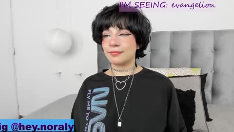 Snapshot of hey_noraly chatting on 02/10/25, 04:41 Noraly online show from 02/10/25, 04:41