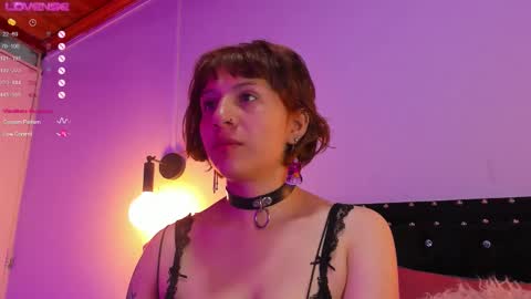 Snapshot of hey_noraly chatting on 09/15/25, 04:12 Noraly online show from 09/15/25, 04:12