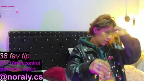 Snapshot of hey_noraly chatting on 10/11/25, 12:04 Noraly online show from 10/11/25, 12:04