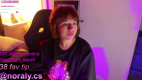 Snapshot of hey_noraly chatting on 10/16/25, 04:24 Noraly online show from 10/16/25, 04:24