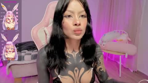 Snapshot of heybambino_ chatting on 09/17/25, 04:03 Bambi.....Help me get 100 likes in the satisfaction bar. online show from 09/17/25, 04:03