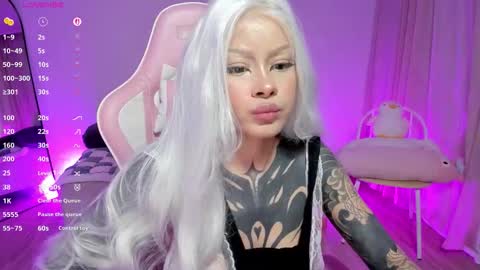 Snapshot of heybambino_ chatting on 09/23/25, 03:31 Bambi.....Help me get 100 likes in the satisfaction bar. online show from 09/23/25, 03:31