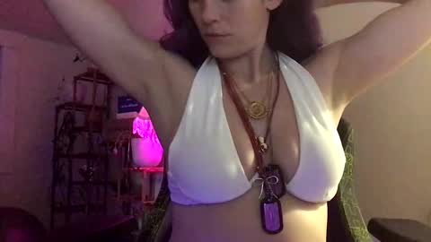 Snapshot of heynicole01 chatting on 01/09/25, 05:13 FlexieFae online show from 01/09/25, 05:13