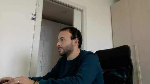 Snapshot of hhombre chatting on 12/22/25, 10:23 hhombre online show from 12/22/25, 10:23