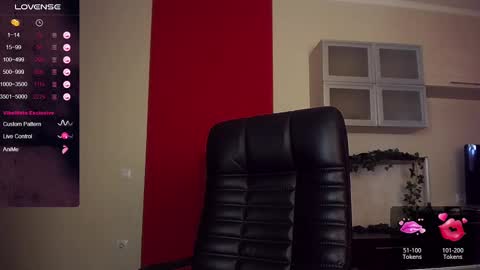 Lina online show from 02/13/25, 11:17