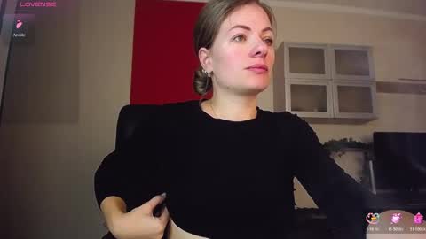 Lina online show from 11/10/25, 06:23