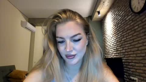 Snapshot of hi_lina chatting on 06/23/26, 02:20 Hi lina online show from 06/23/26, 02:20