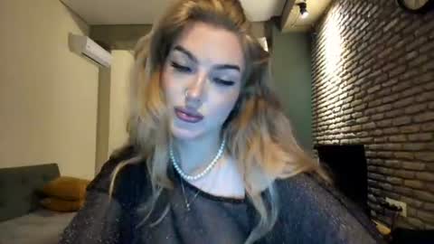 Snapshot of hi_lina chatting on 06/25/26, 02:22 Hi lina online show from 06/25/26, 02:22