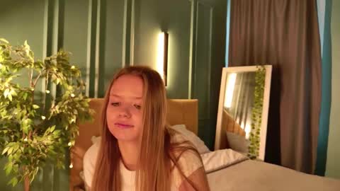 Snapshot of hidden_charm_ chatting on 09/27/25, 07:57 My name is Angelina but I like when you call me Angel online show from 09/27/25, 07:57