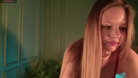 Snapshot of hidden_charm_ chatting on 11/20/25, 12:38 My name is Angelina but I like when you call me Angel online show from 11/20/25, 12:38